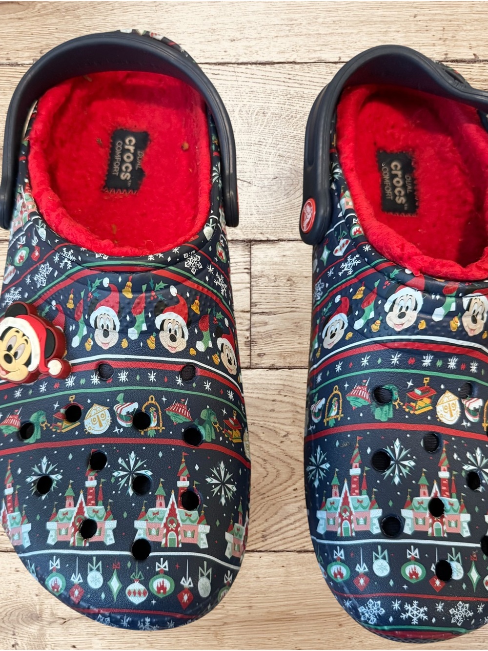 Disney Parks Mickey Mouse Christmas Holiday Crocs Fuzzy Lined M7/W9 206734